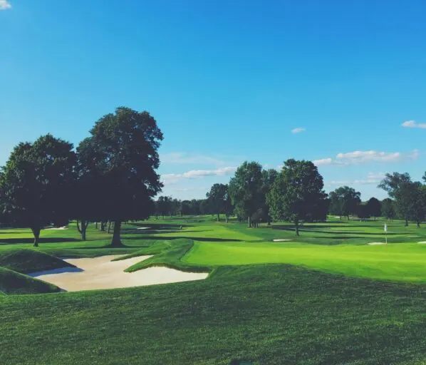 what is a shotgun start in golf